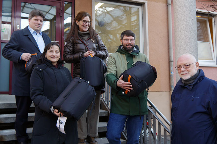 Pro Caritate e. V. spendet Schlafsäcke für Gäste der Pflasterstub´